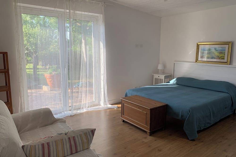 Cottage in the countryside in Latina, 10 mn. from the sea and 40 mn. from Rome in Latina (Italia), Agro Pontino