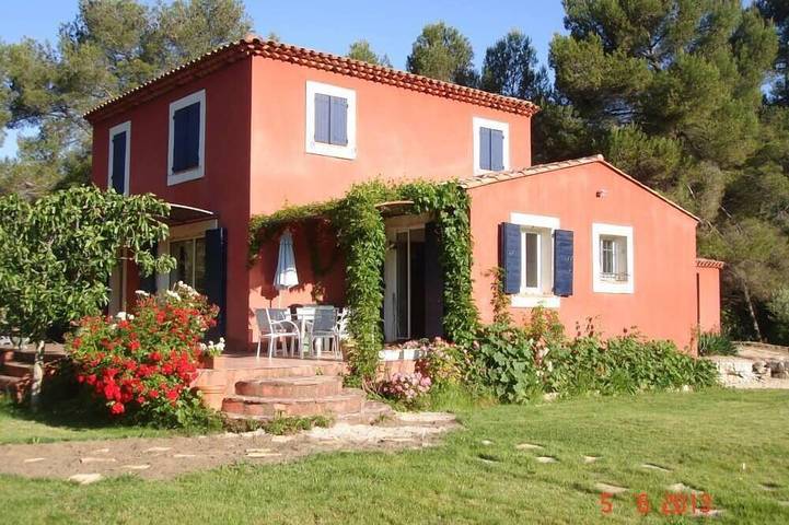 Location de vacances pour 8 personnes, avec jardin et terrasse à Le Puy-Sainte-Réparade