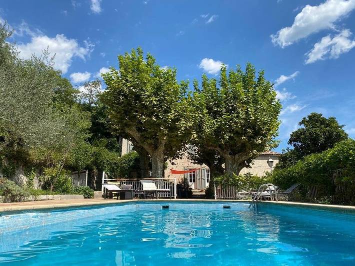 Gîte pour 2 personnes, avec Terrasse ainsi que Jardin et Piscine dans les Alpes maritimes