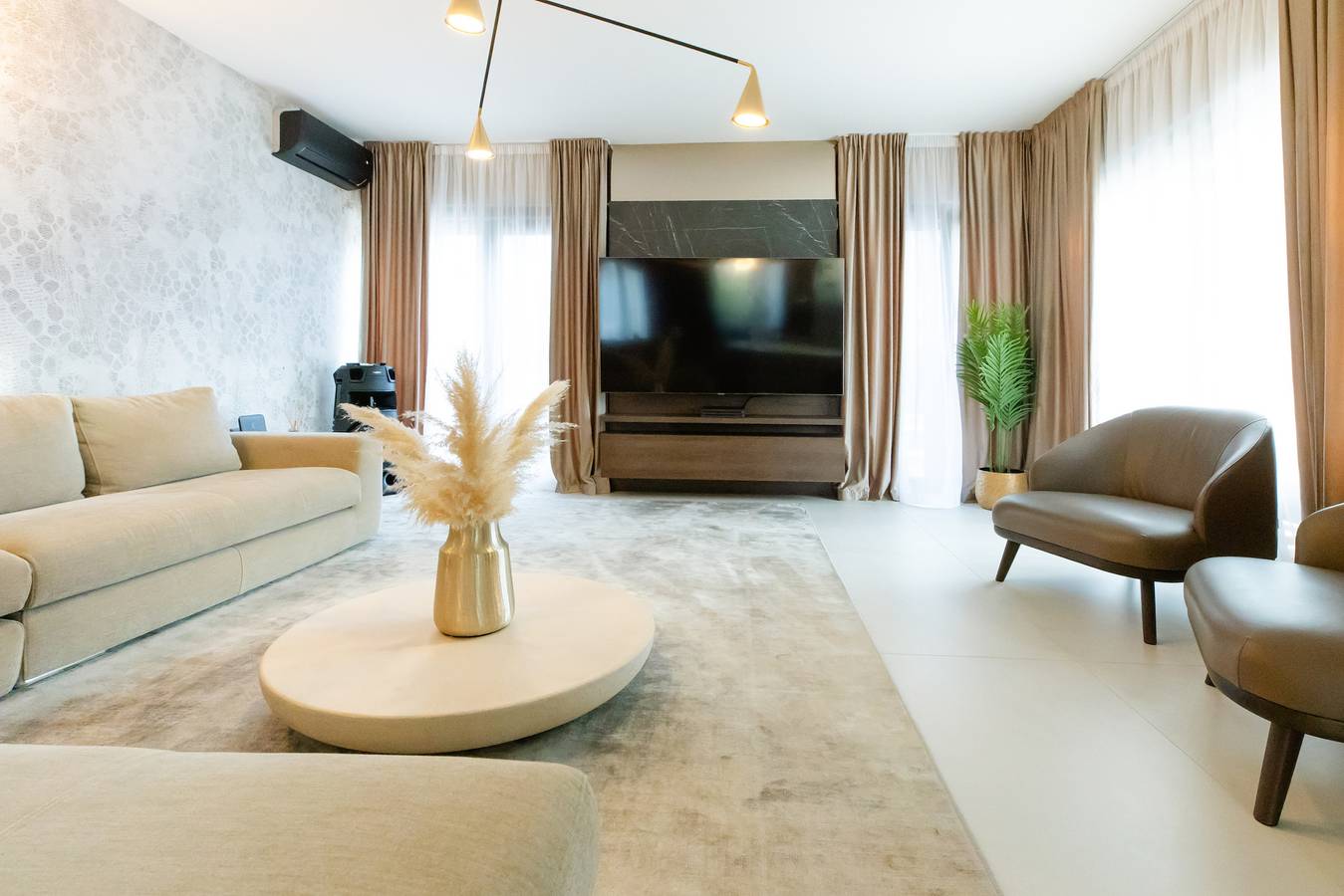 Villa Positiva mit beheiztem Pool in Vir