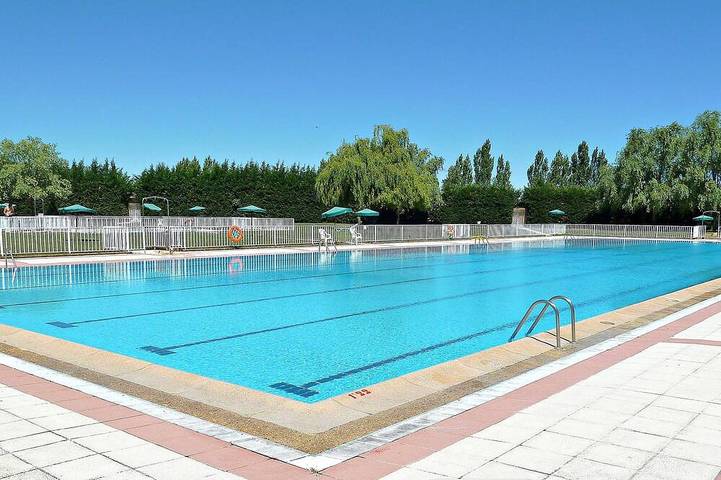 Gîte pour 6 personnes, avec balcon et piscine - 1