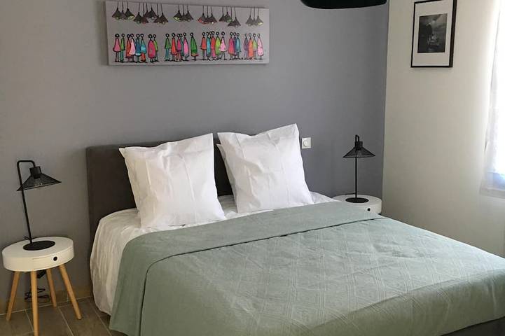 Location de vacances pour 4 personnes, avec Terrasse ainsi que Jardin et Piscine à Vénéjan - 3