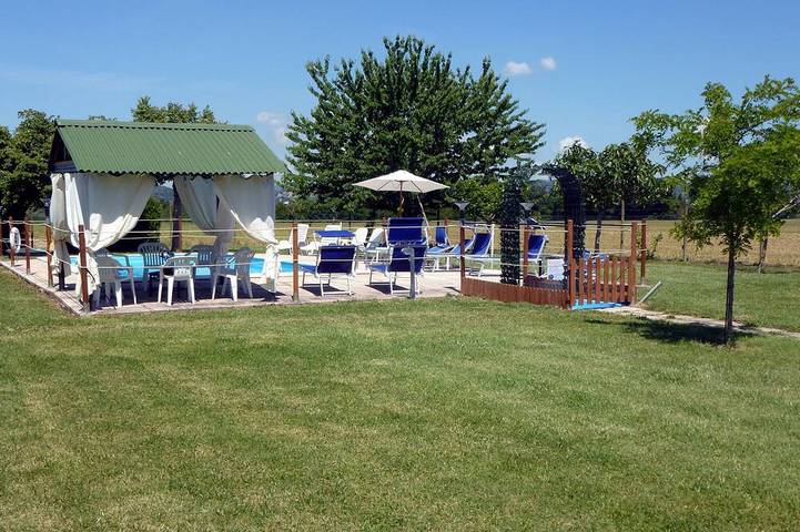 Ferienwohnung für 8 Personen, mit Whirlpool und Terrasse sowie Garten, mit Haustier