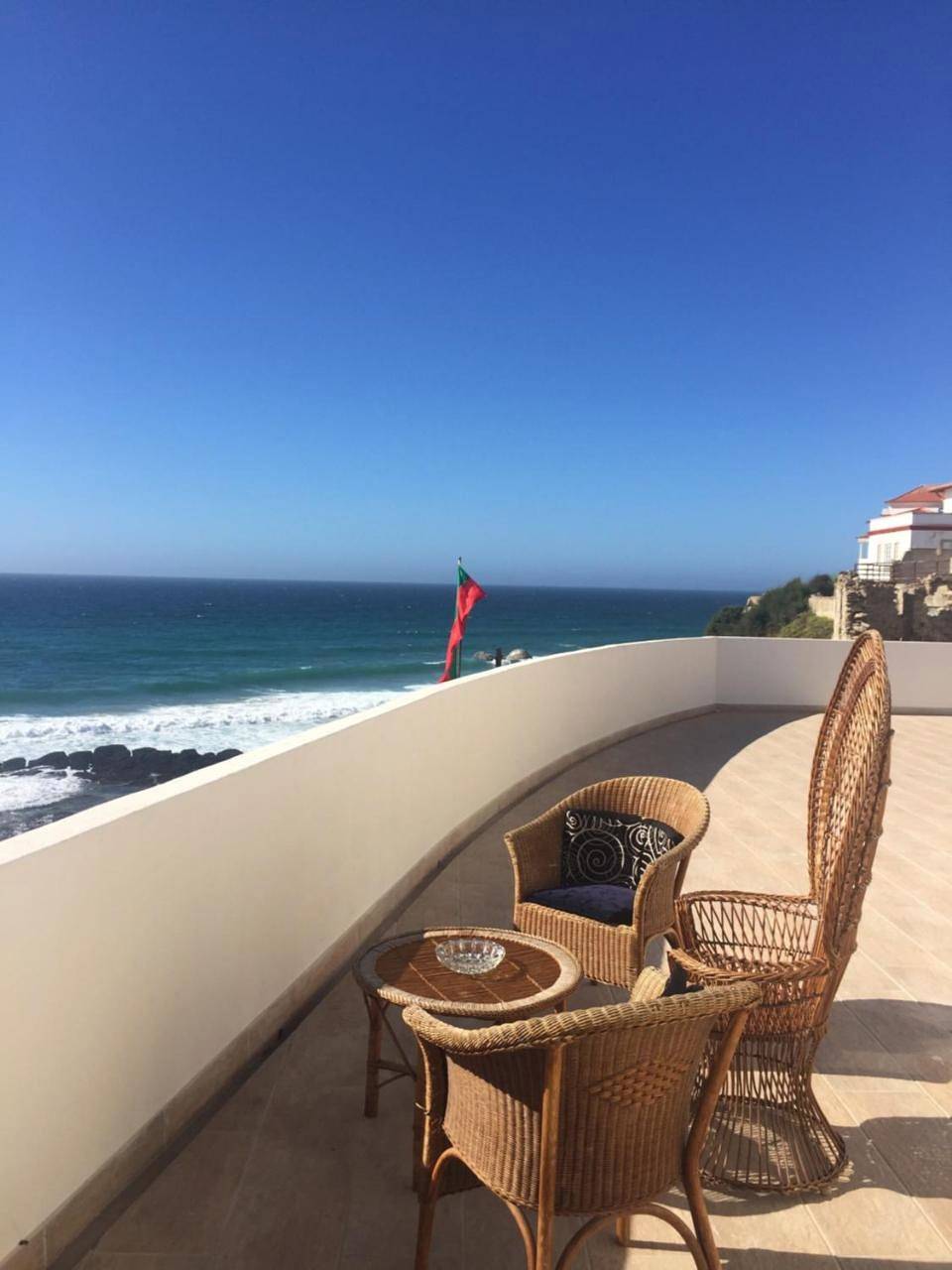 Family Room with Private Bathroom in Praia das Maçãs, Colares