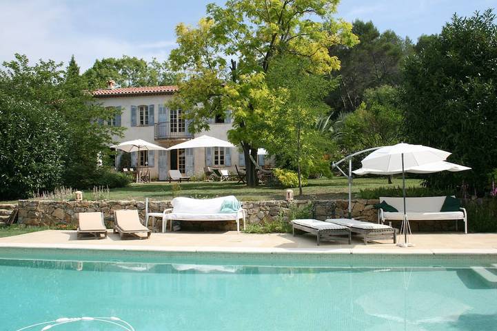 Location de vacances pour 8 personnes, avec Balcon et Jardin à Opio