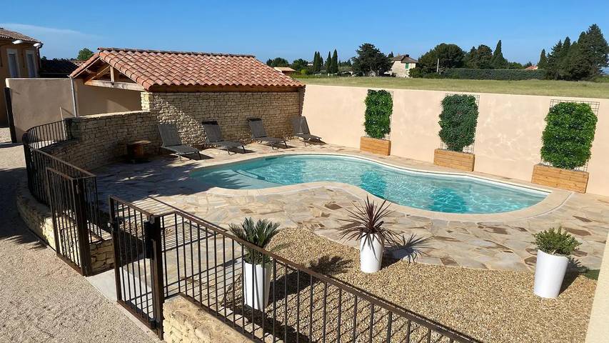 Location de vacances pour 13 personnes, avec piscine et jardin à Violès - 2
