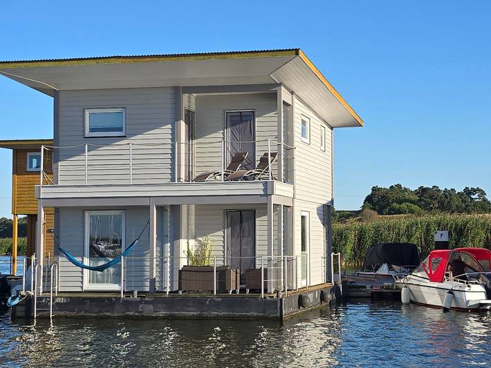 Boot für 4 Personen, mit Terrasse und Seeblick am Greifswalder Bodden