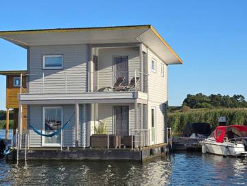 Boot für 4 Personen, mit Terrasse und Seeblick in Kröslin