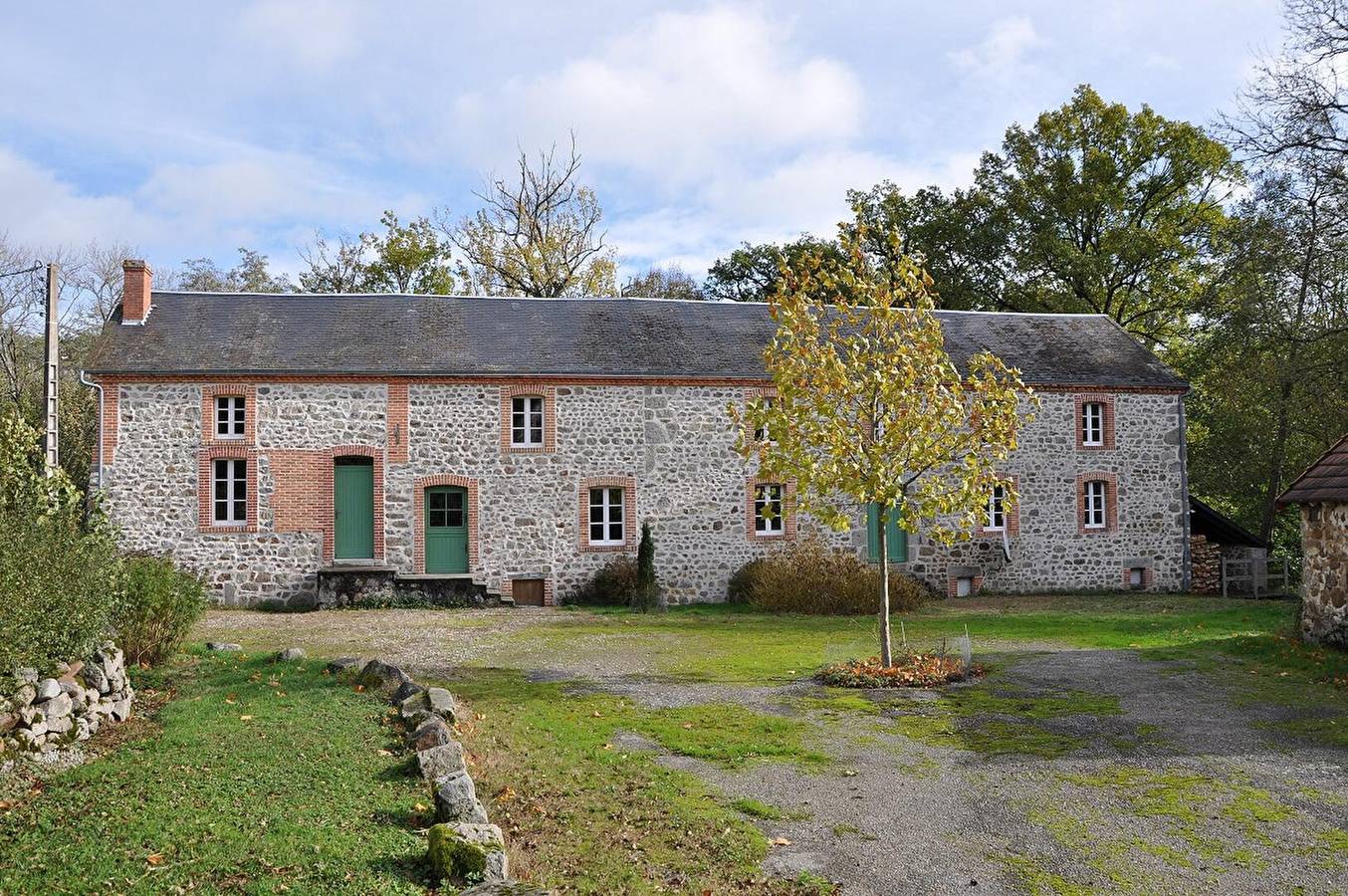 Gite Le Moulin de Luchat (23G984) in Tardes, Région d'Aubussargues