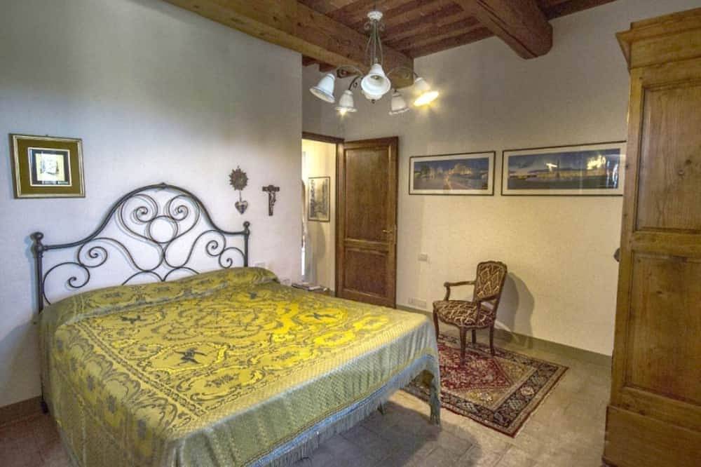 Fantastic villa with view. Pool, children's playground in Torrita di Siena, Chianti