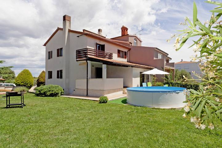 Ferienhaus für 8 Personen, mit Balkon und Pool sowie Garten - 1