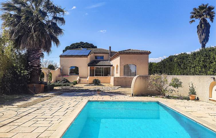 Geräumige 180 m² große Wohnung mit Pool und Annehmlichkeiten in der Nähe des Stadtzentrums von Montady in Montady, Côte d'Améthyste