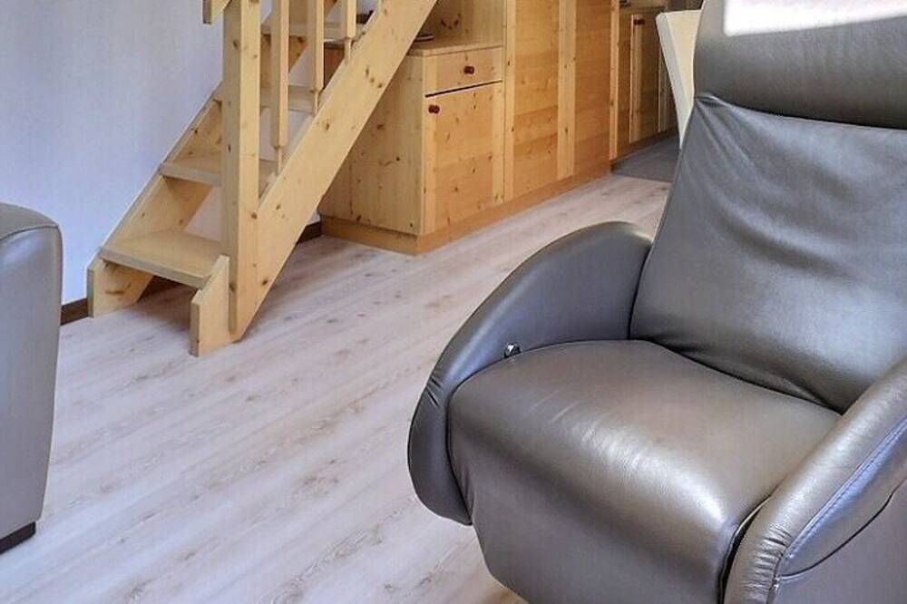 Appartamento intero, Comfortable studio on 2 levels for 2 to 4 people, living room with 1 divan bed, kitchen area with di in Grimentz, Anniviers