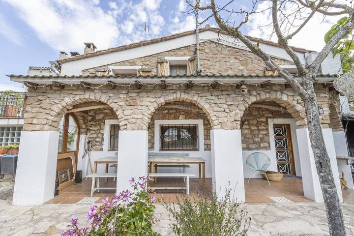 Casa rural para 14 personas, con jardín, Se admiten mascotas en Provincia de Barcelona - 2