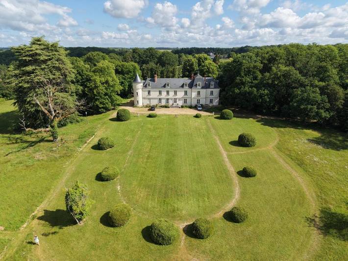 Location de vacances pour 2 personnes, avec Terrasse et Jardin ainsi que Piscine et Vue à Cerelles