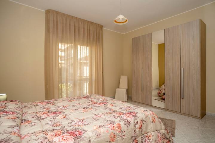 Entire apartment, Apartment 'Sicilia Bedda House' with Balcony and Wi-Fi in Rocca di Capri Leone, Capri Leone