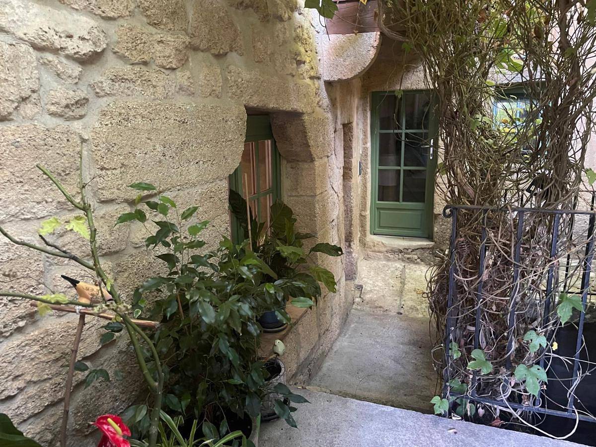 Double Room with Private Bathroom in Castillon-du-Gard, Région de Nîmes