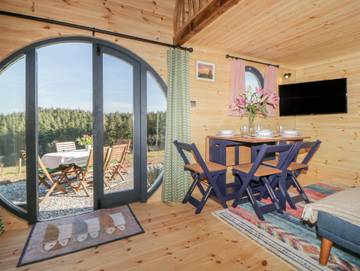 Hut for 4 People in Holbeton, Devon, Photo 3