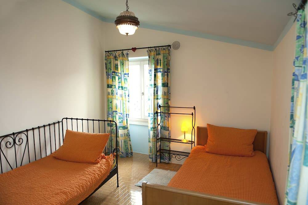 Liebevoll restauriertes Dorfhaus oberh. Bogliaco Gargnano - großzügig. Ausstatt. in Gargnano, Gardasee-Berge