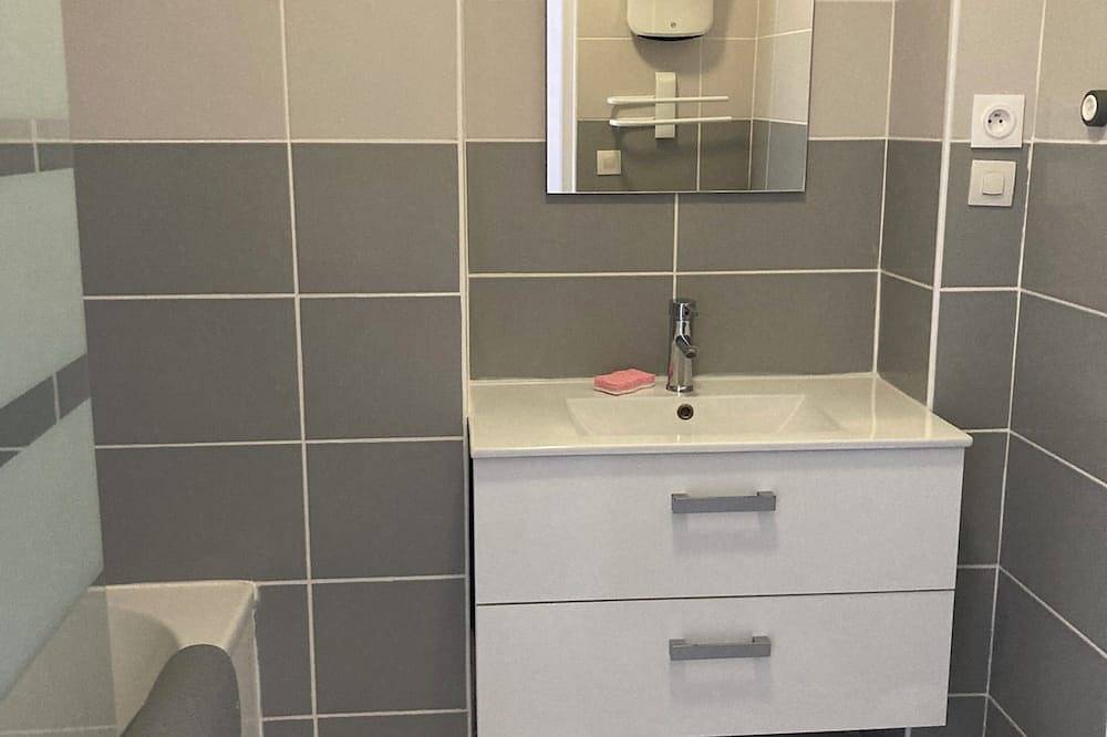 Appartement entier, Joli appartement de 60m2, au cœur du village du Bousquet d'Orb 34260 in Le Bousquet-d'Orb, Région de Lodève