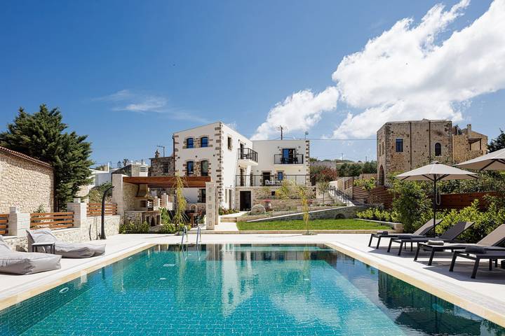 Ferienhaus für 10 Personen, mit Garten und Whirlpool