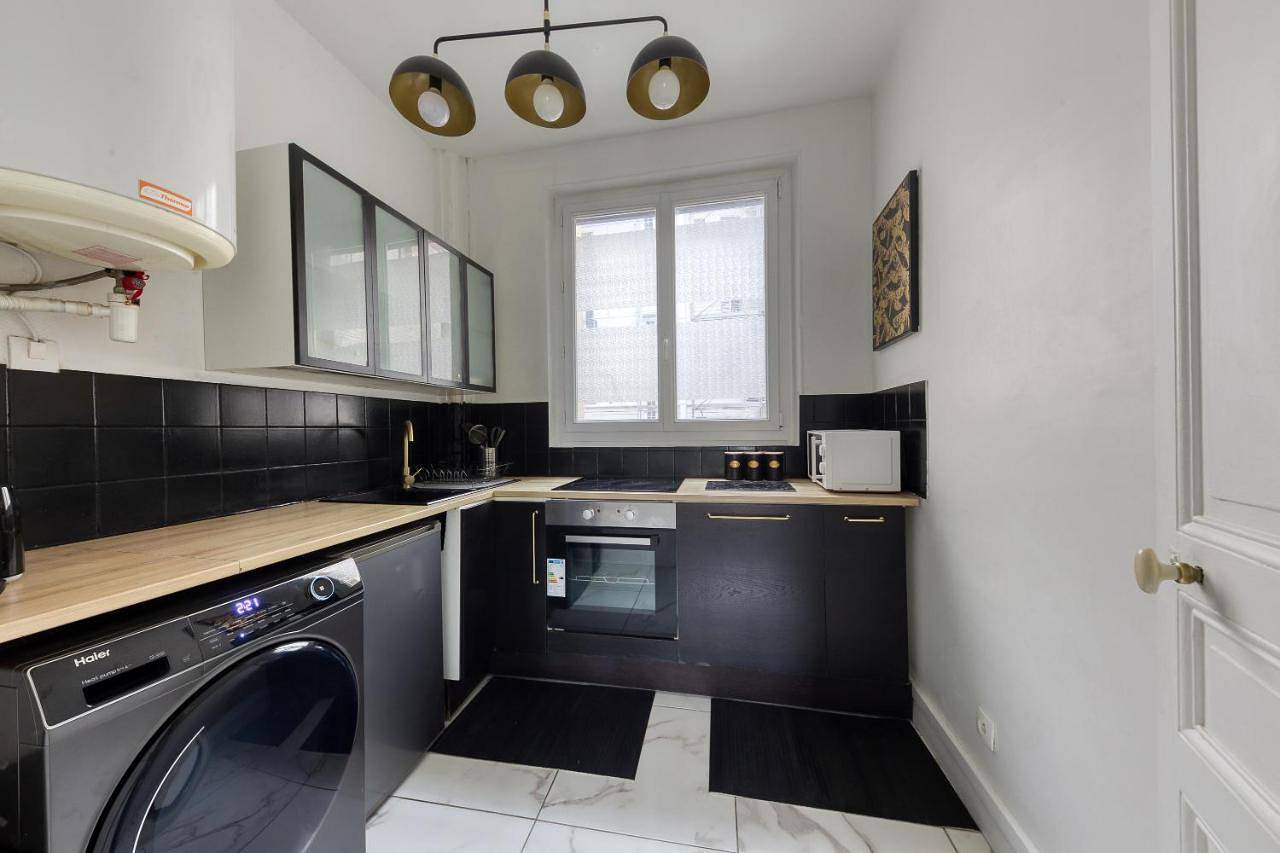 Appartement entier, One-Bedroom Apartment in Enghien-les-Bains, Val-d'Oise