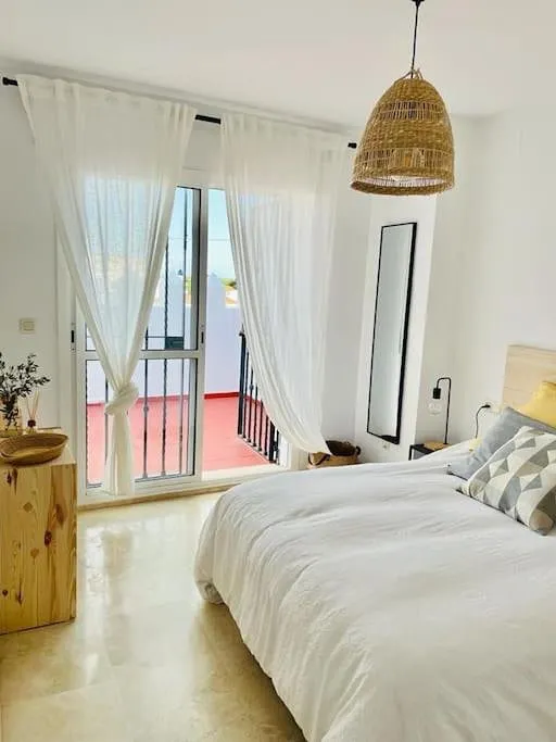 Apartamento de vacaciones para 6 personas, con terraza además de vistas y piscina - 1