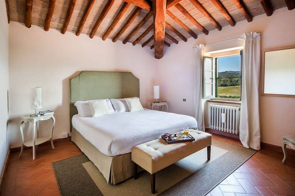 Casa Colonica con piscina privata tra le vigne di Brunello in Montalcino, Val d’Orcia