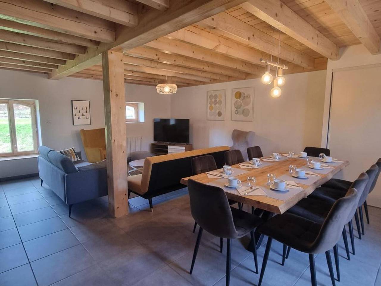 Gîte chaleureux avec terrasse, pêche, randonnées et équipements modernes au cœur du Haut Forez in Les Salles, Montbrison