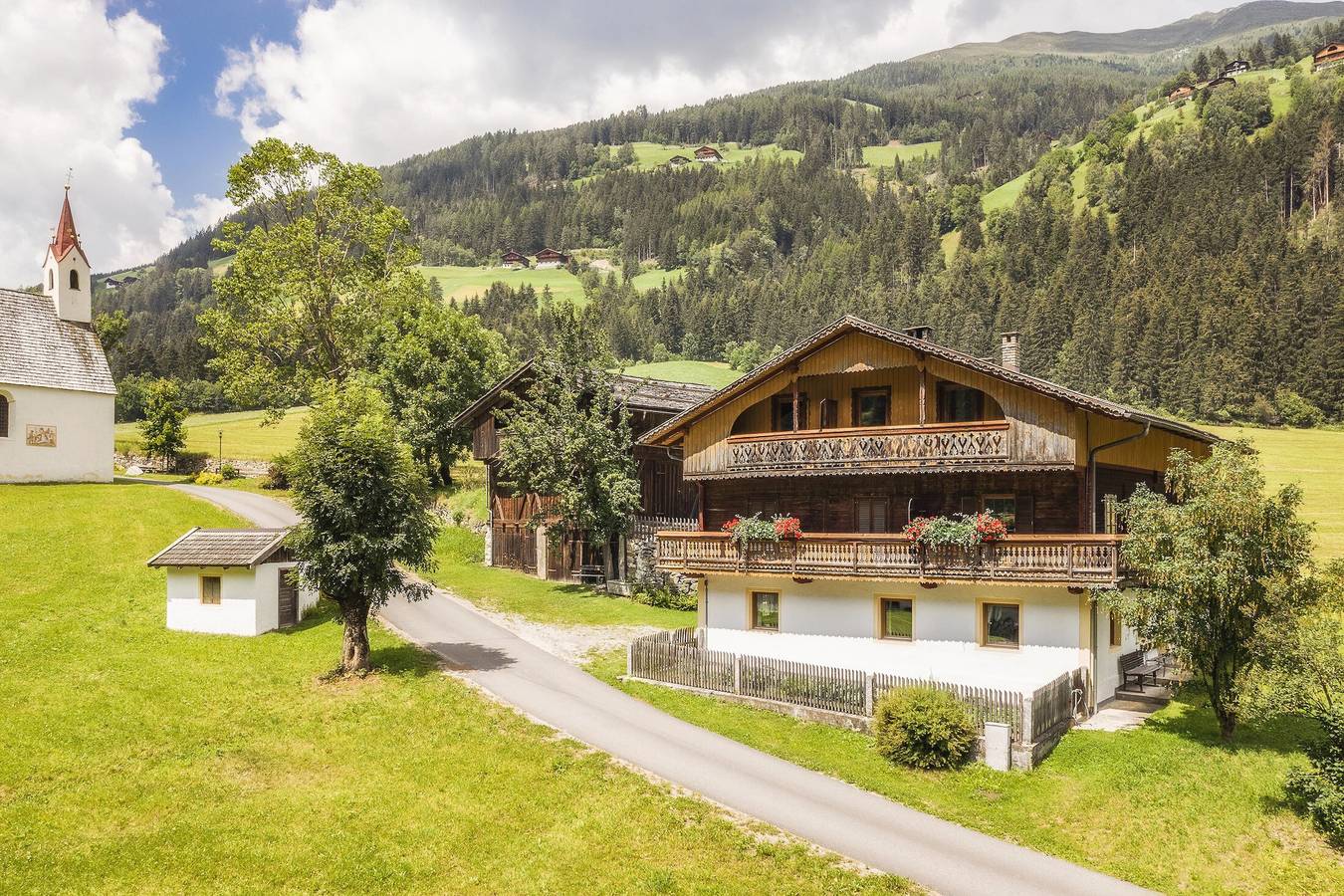 Ferienhaus 'Oberschneider' mit Bergblick, Privatem Garten und Wlan in Mühlwald, Zillertaler Alpen