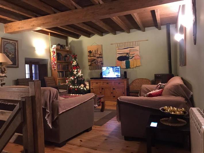 Casa rural para 12 personas, con piscina además de jardín y vistas, Se admiten mascotas en La Moraña - 2