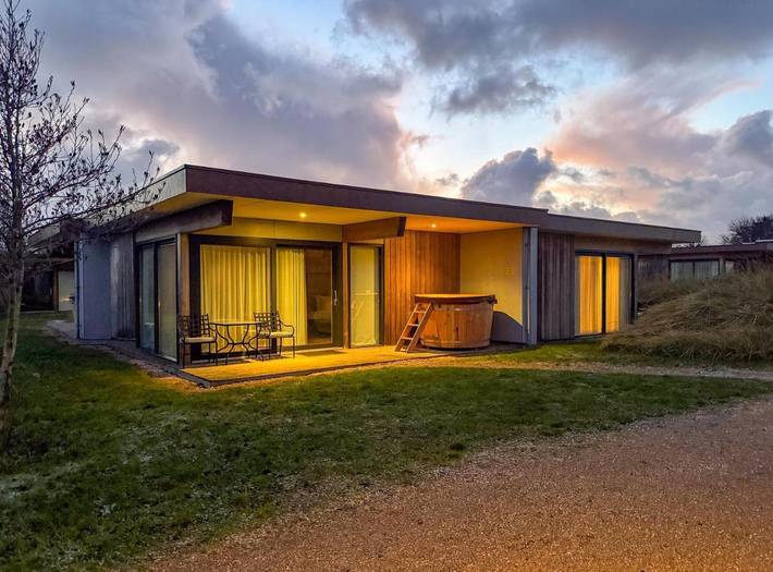 Gîte pour 2 personnes, avec jacuzzi et piscine ainsi que jardin et sauna