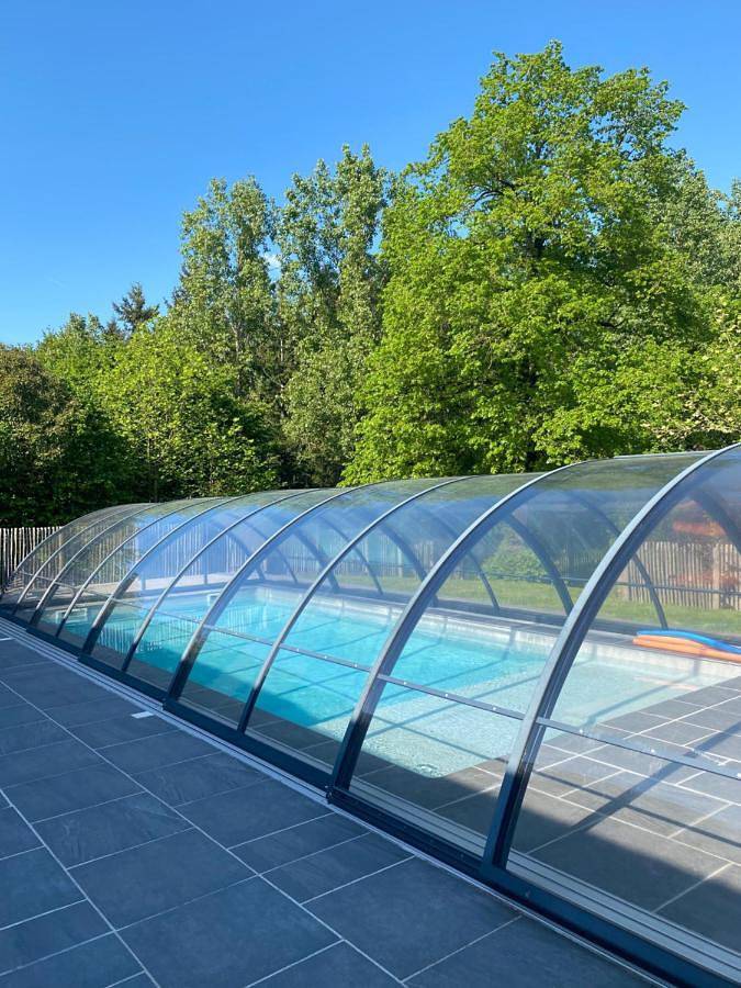 Location de vacances pour 7 personnes, avec vue ainsi que piscine et jardin, adapté aux familles à Landeronde - 2