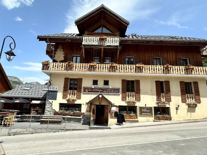 Hôtel pour 2 personnes, avec terrasse ainsi que jacuzzi et sauna