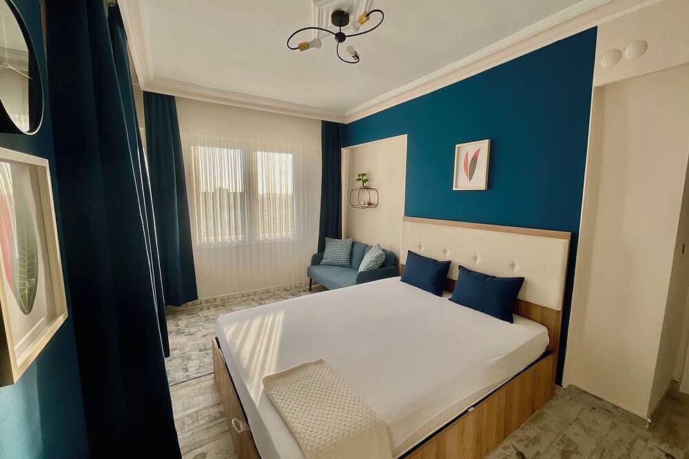 Entire apartment, Sea & Pine Escape Lara Beach, 3 Bedrooms, Tv and Ac in every room, Seaview in Antalya, Antalya Province