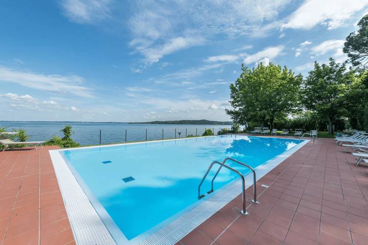 Ferienwohnung für 4 Personen, mit Garten und Pool sowie Seeblick in Padenghe sul Garda