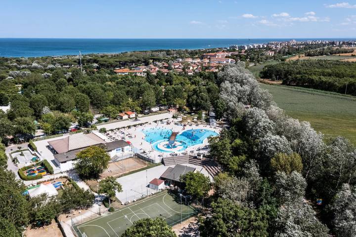 Camping per 4 persone, con terrazza sulla Riviera Romagnola