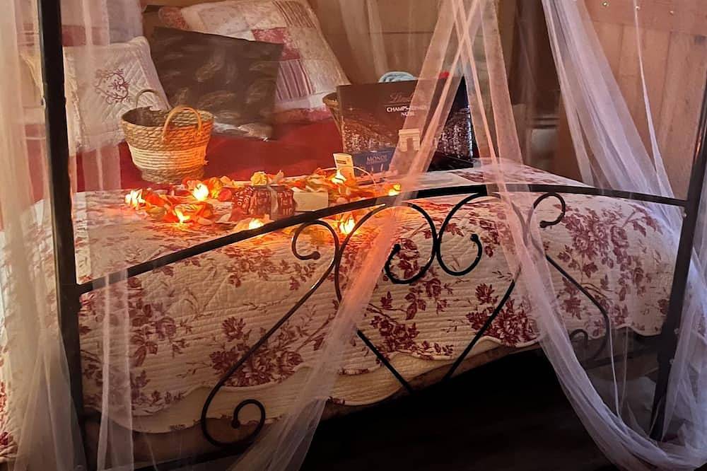 Suite Inoubliable with balneotherapy in Barjols, Brignoles region