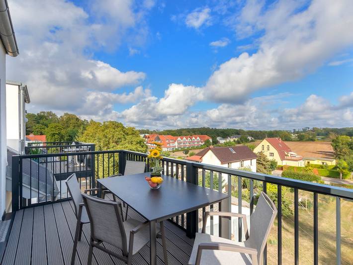 Ferienwohnung für 4 Personen, mit Balkon und Seeblick sowie Ausblick in Kölpinsee