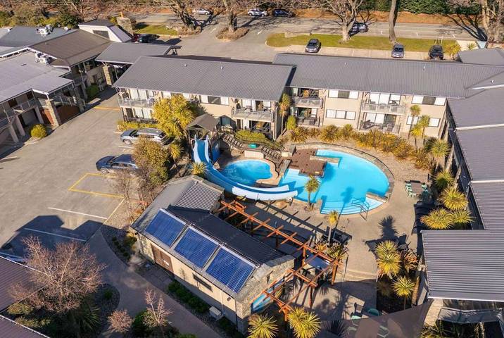 Station pour 2 personnes, avec sauna et jacuzzi ainsi que piscine et terrasse à Wanaka - 4