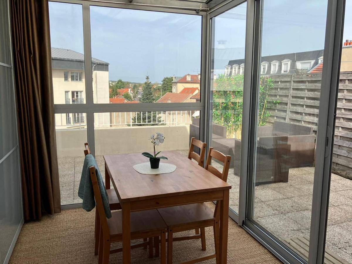 Appartement entier, One-Bedroom Apartment in Le Vésinet, Yvelines