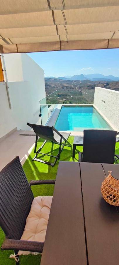 Apartamento para 2 personas, con terraza además de piscina y jacuzzi en Olvera