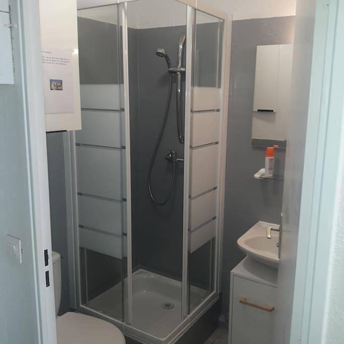 Gîte pour 2 personnes, avec jardin ainsi que vue et terrasse à Brue-Auriac - 3