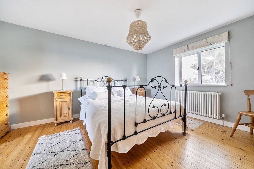 West Wittering Family Beach Escape – Sleeps 8, Garden & Dog Friendly in West Wittering Beach, West Wittering