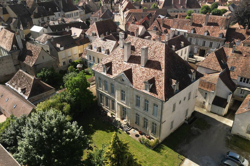Entire apartment, Elegant Apartment in a 17th-Century Mansion with Ac – Heart of Semur-en-Auxois in Semur-en-Auxois, Montbard region
