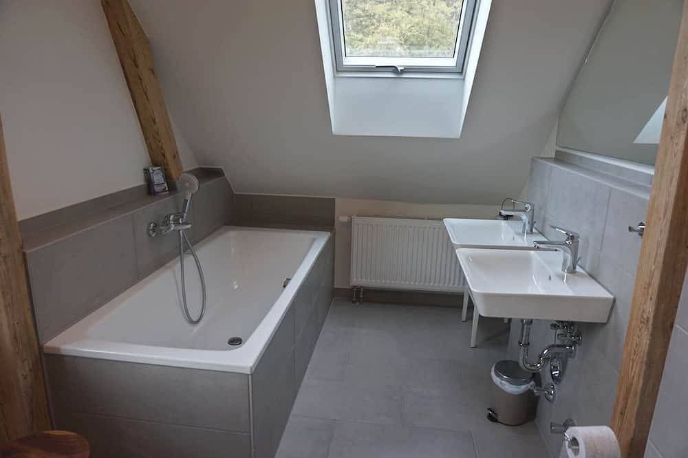 Ganze Wohnung, Fewo Og am Fluss mit Dachterrasse - Ein himmlisches Erlebnis in Bad Freienwalde, Barnimerland Region