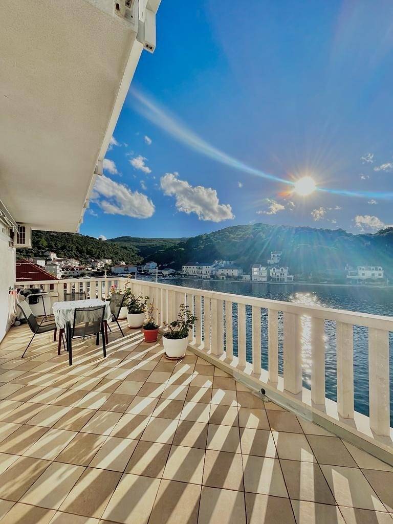 Ganze Wohnung, Studio Appartement mit Terrasse und Meerblick Povlja, Brac As-21810-a in Povlja, Brac