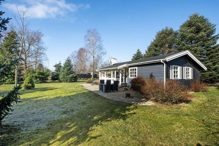 Ferieudlejning for 4 personer, med have og terrasse i Smidstrup