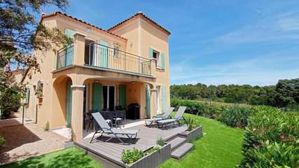 Gîte pour 8 personnes, avec jardin ainsi que vue et piscine dans Golf de Saint-Thomas