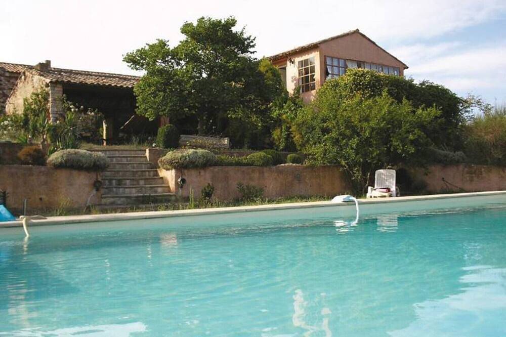 Gîte indépendant, avec terrasse et vue imprenable sur le Luberon, piscine in Roussillon, Parc naturel régional du Luberon